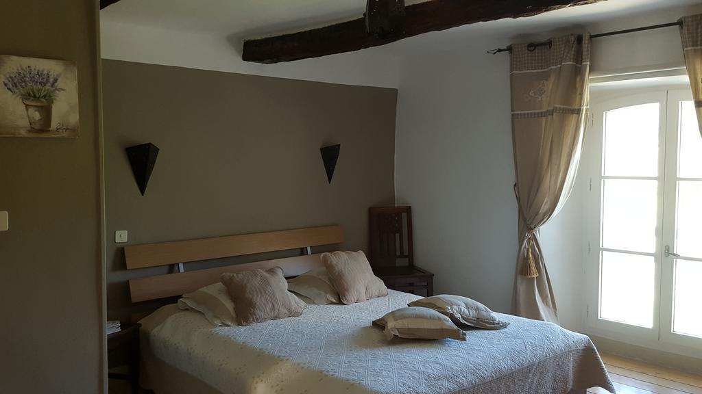 Domaine De Bertrandy Bed & Breakfast *
