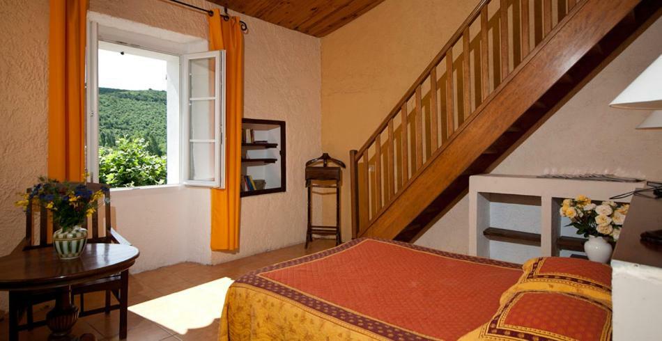 Domaine De Bertrandy Bed & Breakfast *